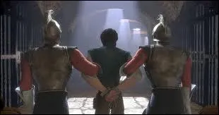 En prison, qui assomme le garde royal principal  l'aide d'une pole  frire ?