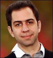 Qui est tout le temps habill en costume ?