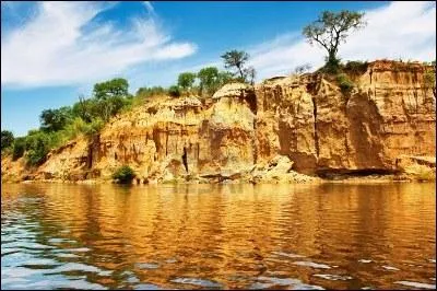 ''Quand j'ai connu Amine / Je faisais du dada / J'mangeais des nougatines / Là-bas ------- '' (Renaud)