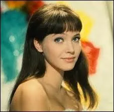 Sous le soleil exactement, Pas à côté, pas n'importe où, Sous le soleil, sous le soleil, Exactement, juste en dessous. . Ce petit bijou chanté par Anna Karina a été écrit par ?