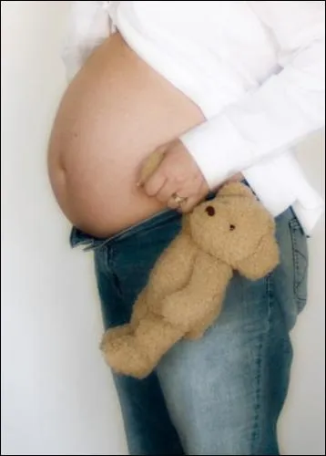 Si le film que vous regardez met en scne, entre autres personnages, une femme enceinte, elle...