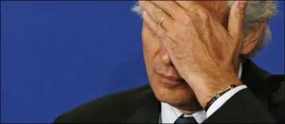 Le personnage principal se fait renvoyer. Que lui arrivera-t-il ?