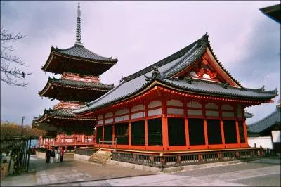 Le Kiyomizu-dera de Kyoto est... (C'est moins connu que la Tour Eiffel ! )