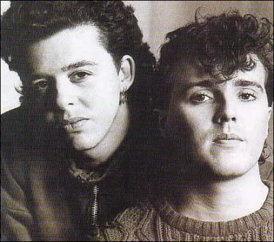 En 1984 , il interprtait  Shout  , un succs