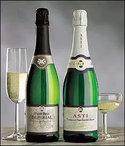 L'Asti est un vin blanc effervescent, issu du cpage muscat blanc. D'une belle couleur jaune paille, au got prononc de muscat, il s'agit d'un vin...