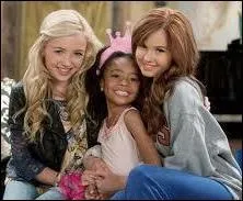 Avec qui Zuri change-t-elle son corps  cause d'une cloche magique ?