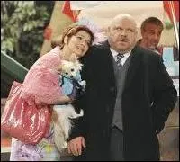 Qui a-t-elle essay de draguer dans un pisode ?