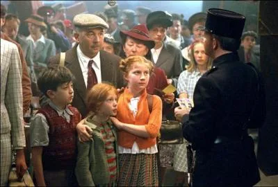 Durant la seconde guerre mondiale, un charcutier-traiteur se voit contraint de prendre la fuite en compagnie du jeune Simon, enfant juif  la recherche de sa famille.