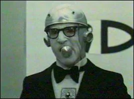 Qui se dguise en robot dans Sleeper en 1973 ?