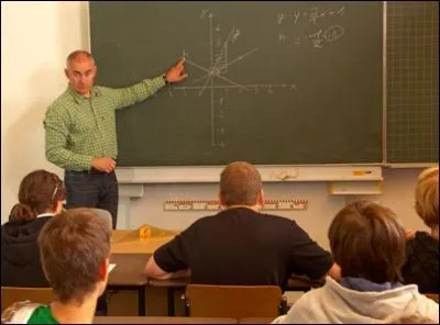 Imaginez que vous tes un professeur de chimie. En plein cours, vous vous demandez si les lves sont intresss par ce que vous dites. Pour le savoir, observez-les ! S'ils sont intresss, ils...