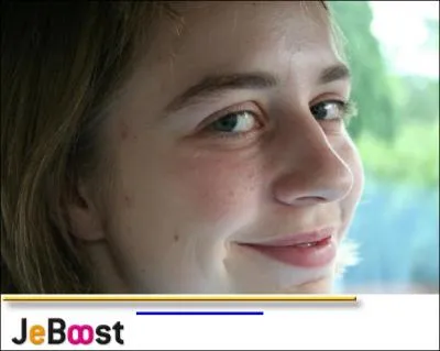 Ce sourire est spcial, vous ne trouvez-pas ? Il est allong et les dents sont presque caches. C'est en gnral le sourire que de nombreuses personnes prsentent quand ...