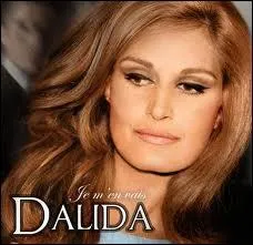 ''Pourtant on était fier / Qu'il dépasse nos frontières / (-----) partait conquérir l'Amérique / Et quand il arriva / Le village était là / Arriva -------------- '' (Dalida)