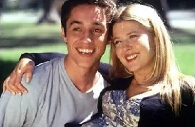 Qu'est-ce que Kevin a peur de dire  sa petite amie Vicky ?