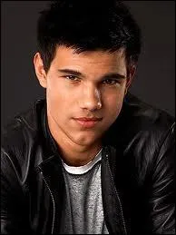 Taylor a-t-il jou dans ``Les Sorciers De Waverly Place'' ?