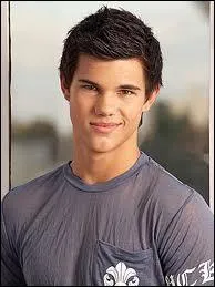 A-t-il jou dans tous les chapitres de ``Twilight''