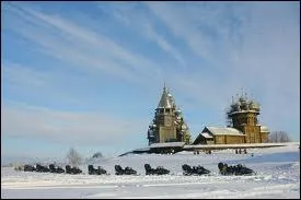 Le lac Ladoga est le plus grand d'Europe. Sur sa surface gelée, des milliers de camions ont circulé au prix de risques insensés pour approvisionner une grande ville de 1941 à 1944... Laquelle ?