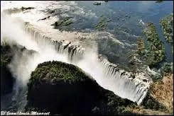 Portant le nom d'une souveraine d'Albion, ce lac africain est le plus étendu du continent. C'est le lac...