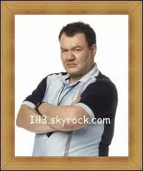 De qui Ken est-il fou amoureux ?