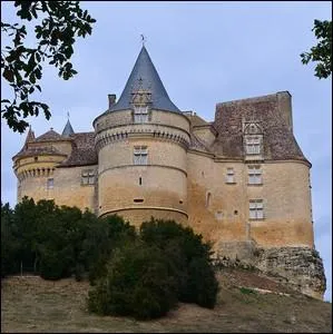 Situ  Beaumont-de-Prigord, ce chteau fut construit au XIV me sicle sur un peron rocheux dans la valle de la Couze par l'Evque de Sarlat ... .