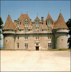 Construit vers 1550 au bord d'un plateau dominant la Dordogne en prigord pourpre, ce chteau est au coeur d'un prestigieux vignoble ... .