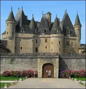 Ce chteau fut remani  la Renaissance et couvert de ces toitures qui font aujourd'hui sa rputation. Il est surnomm   La perle noire   du Haut - Prigord ... .