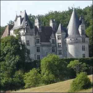 Une exception parmi les nombreux chteaux mdivaux que compte le Prigord, ce chteau bti au XVI me sicle arbore un style Renaissance proche de ceux de la Loire ... .