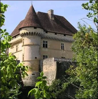 Cette ancienne forteresse mdivale situe sur la commune de Thonac en valle de Vzre  fait place  un chteau de plaisance au XVI me sicle ... .