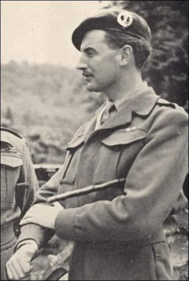 Son commando prit la relve, cornemuse en tte,  Pegasus Bridge, il s'agit de ...