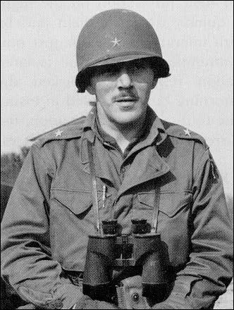 Il commanda la 1re brigade spciale, anctre des brets verts US :