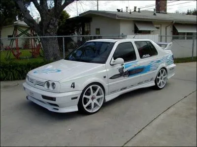 A qui appartient cette voiture ?