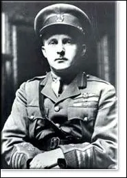 Le plus grand as aviateur canadien. Il compte plus de 72 victoires  son actif...