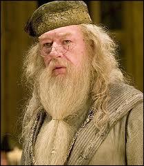 Albus Dumbledore se fait tuer :