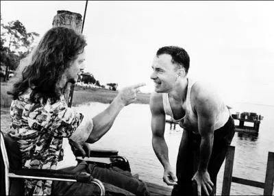 Quel nouvel an ftent le lieutenant Dan et Forrest au bar ?