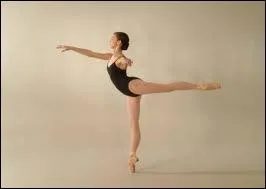 Dans quelle position est cette danseuse ?