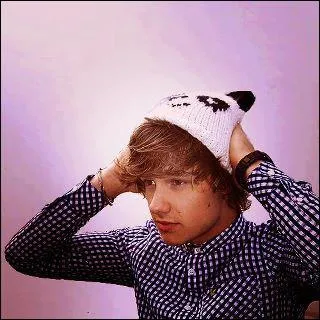 Dans une interwiew, Liam a fait un pas de danse de. .