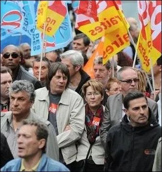De quand date le 1er dfil du travail pour le 1er mai en France ?