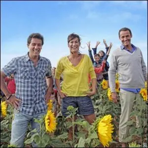 Quel humoriste interprte le rle de Loc dans la srie tlvise   Vive la colo  , diffuse actuellement sur TF1 le lundi soir ?