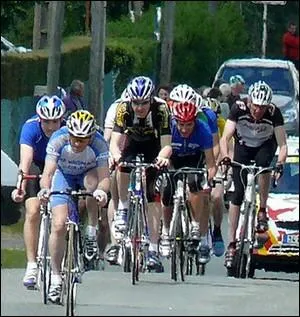 Aussonne en Haute-Garonne accueille pendant deux jours un championnat de France cycliste particulier. A quelle profession appartiennent les participants de ces courses ?