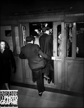 Mais que fait cet homme ?