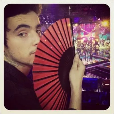 Avec lequel de ces candidats Louis n'a-t-il pas chanté en duo ?