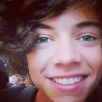 Quelle est son habitude quand il est chez lui ?