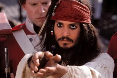 Sur quel mot Jack Sparrow insiste-t-il quand on prononce son nom ?