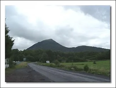 A quelle date a-t-on inaugur la route qui mne au sommet ?