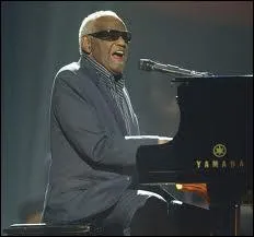 Ray Charles (1930-2004) était surnommé "The Genius". Combien de sens restait-il à l'inventeur de la musique soul ?