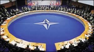L'Organisation du Traité de l'Atlantique Nord est une organisation politico-militaire qui rassemble de nombreux pays occidentaux. Où se trouve le siège de l'OTAN depuis 1966 ?