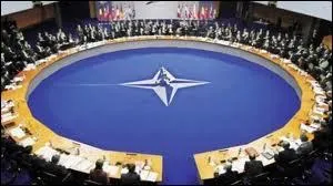 L'Organisation du Trait de l'Atlantique Nord est une organisation politico-militaire qui rassemble de nombreux pays occidentaux. O se trouve le sige de l'OTAN depuis 1966 ?