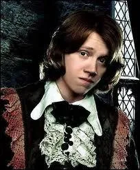 Pour quelle occasion Ron porte-t-il cette tenue ?