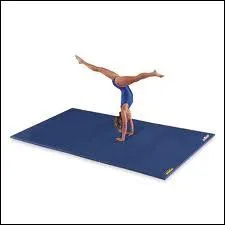 Cette petite fille fait ...