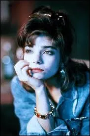 Dans le mme film, voici sa bonne copine et colocataire, qui rve d'ouvrir une onglerie. Qui est l'actrice qui tient ce rle ?