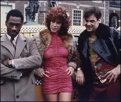 Dans le rle de la prostitue au grand coeur, qui fait le deal, c'est Jaimie Lee Curtis qui trouve sa place au sein d'un tandem de haut niveau, constitu de Dan Ackroyd et de Eddie Murphy. C'est ?